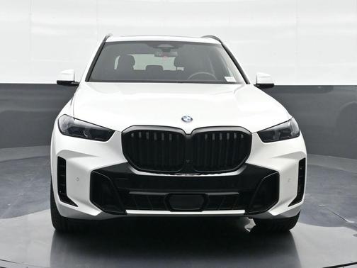 Mineral White Metallic 2024 BMW X5 xDrive40i