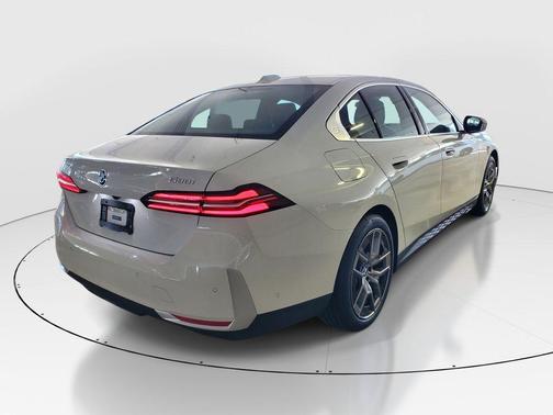 Alpine White 2026 BMW 530 i