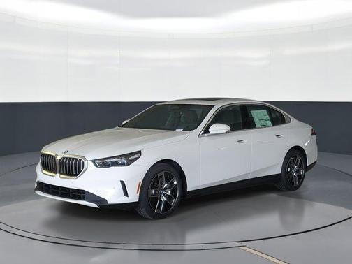 Alpine White 2026 BMW 530 i