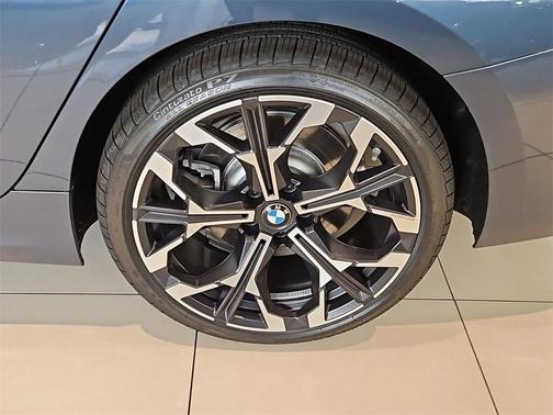 2025 BMW 330 i