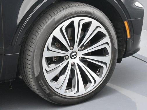 2022 Bentley Bentayga V8