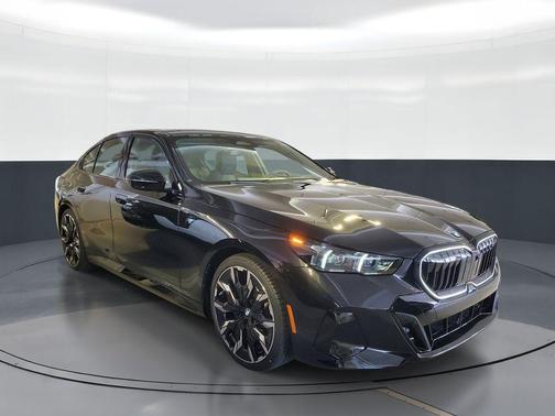 Black Sapphire Metallic 2026 BMW 530 i