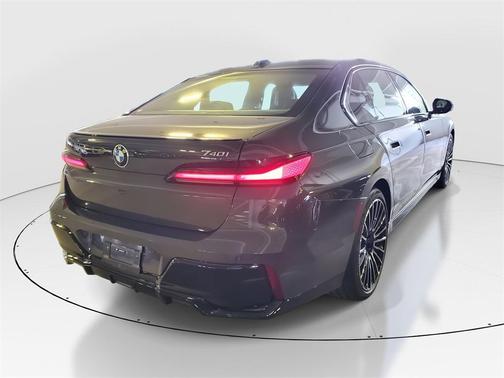 2026 BMW 740 i