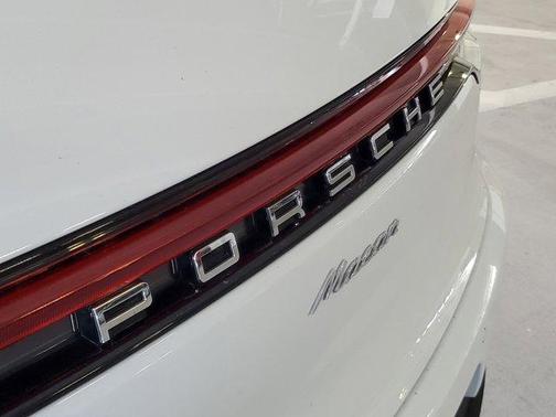 2021 Porsche Macan Base