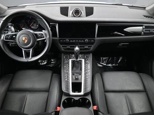 2021 Porsche Macan Base