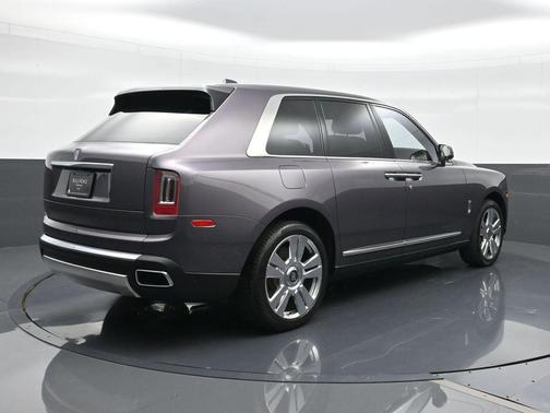 Gray 2020 Rolls-Royce Cullinan