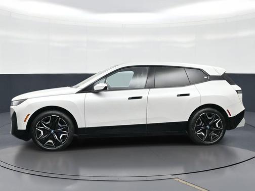 Mineral White Metallic 2024 BMW iX xDrive50