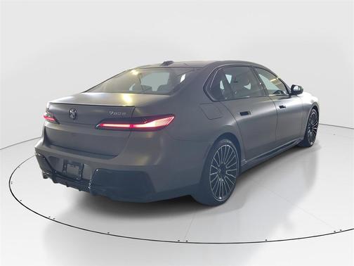 2025 BMW 750e xDrive