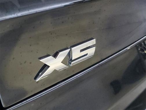 Black Sapphire Metallic 2026 BMW X5 M60i