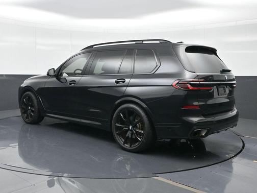 Black Sapphire Metallic 2024 BMW X7 xDrive40i