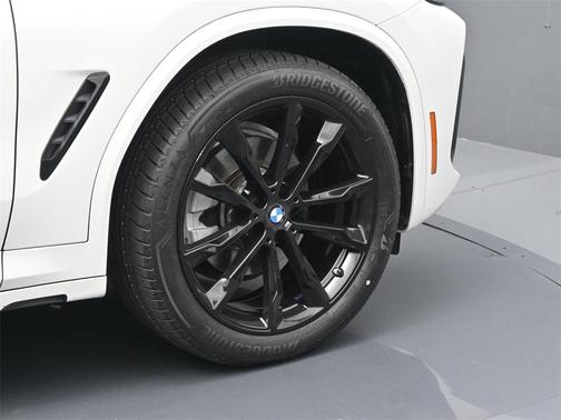 2023 BMW X4 xDrive30i