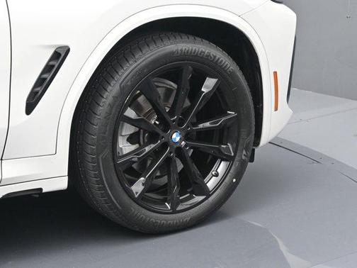 2023 BMW X4 xDrive30i