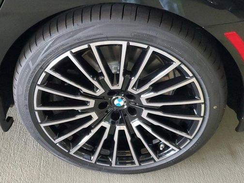 Black Sapphire Metallic 2026 BMW i7 M70