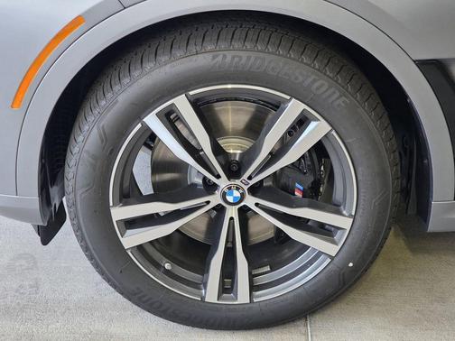 Gray Metallic 2027 BMW X7 xDrive40i