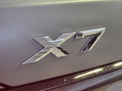 Gray Metallic 2027 BMW X7 xDrive40i