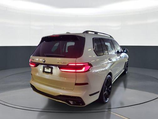 Alpine White 2027 BMW X7 xDrive40i