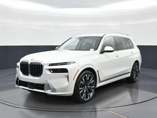 Alpine White 2024 BMW X7 xDrive40i