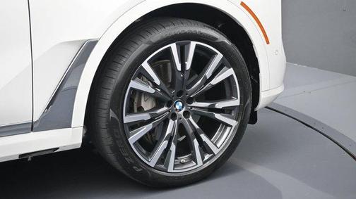 Alpine White 2024 BMW X7 xDrive40i