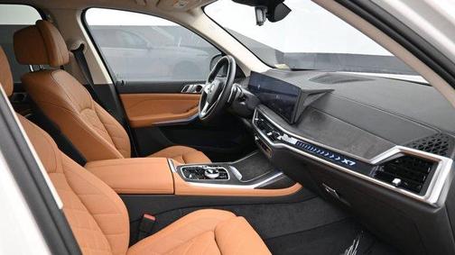Alpine White 2024 BMW X7 xDrive40i