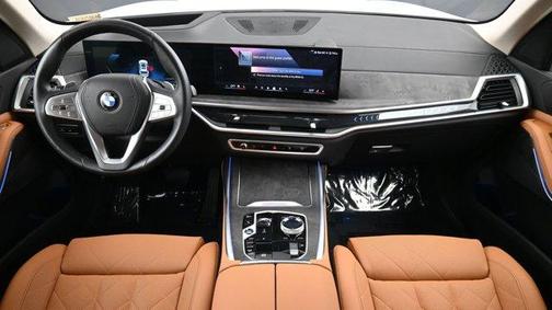 Alpine White 2024 BMW X7 xDrive40i