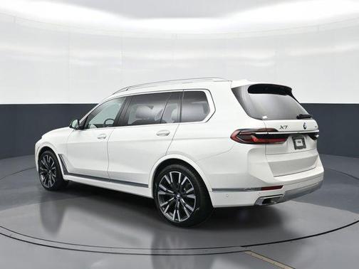 Alpine White 2024 BMW X7 xDrive40i