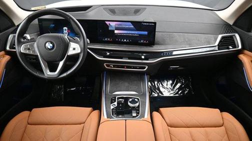 Alpine White 2024 BMW X7 xDrive40i