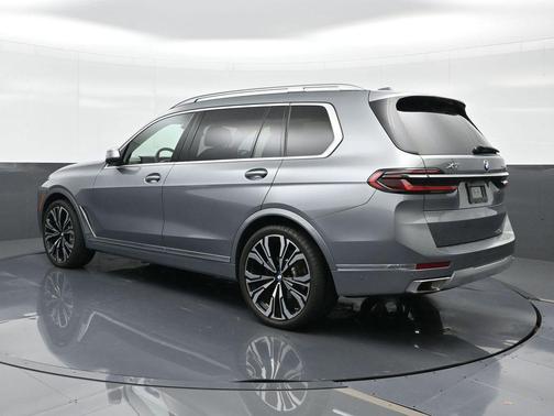 Skyscraper Gray Metallic 2024 BMW X7 xDrive40i