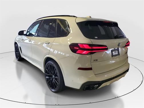 2026 BMW X5 M60i