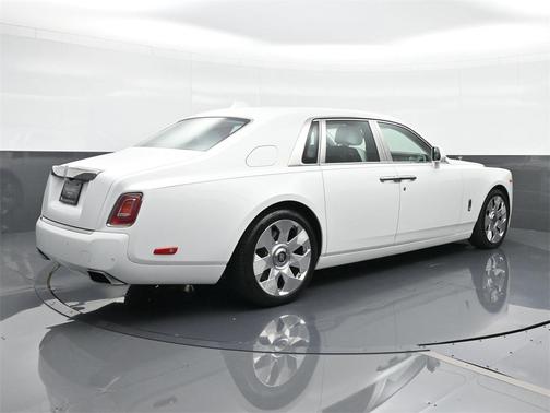 2023 Rolls-Royce Phantom Base