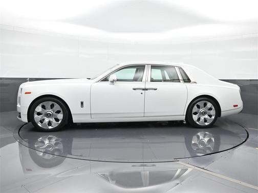 2023 Rolls-Royce Phantom Base