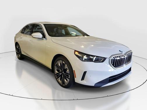 Alpine White 2026 BMW 530 i