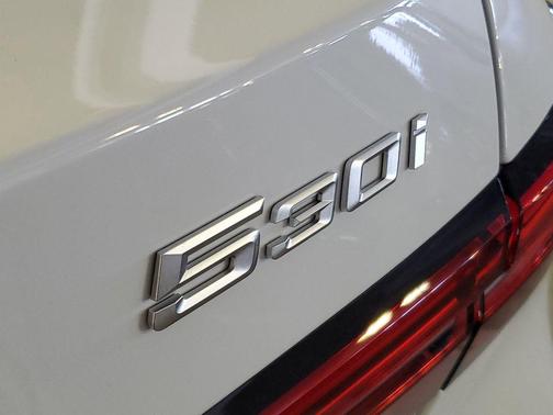 Alpine White 2026 BMW 530 i