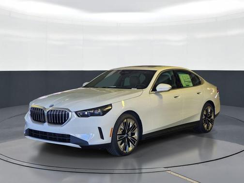 Alpine White 2026 BMW 530 i