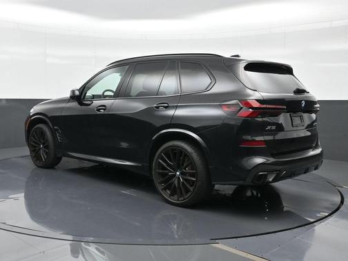 Black Sapphire Metallic 2024 BMW X5 sDrive40i