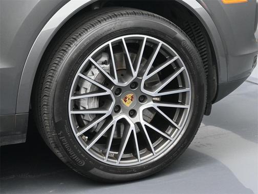 2022 Porsche Cayenne Base