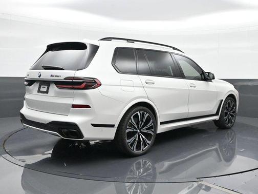 2024 BMW X7 M60i