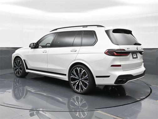 2024 BMW X7 M60i