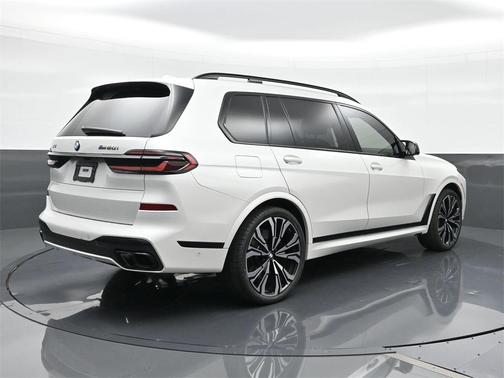 2024 BMW X7 M60i