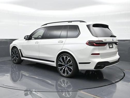 2024 BMW X7 M60i