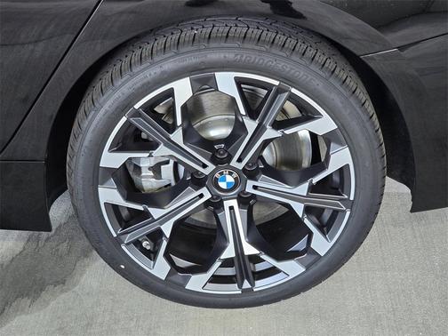 2025 BMW 330 i