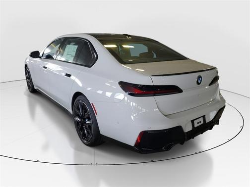 2026 BMW 740 i