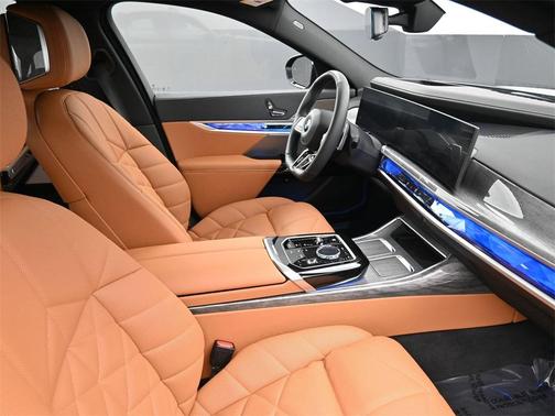 2025 BMW 740 i