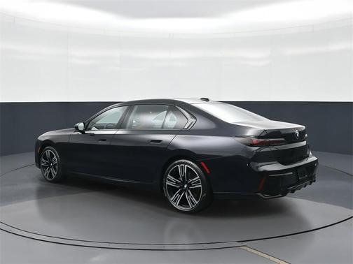 2025 BMW 740 i