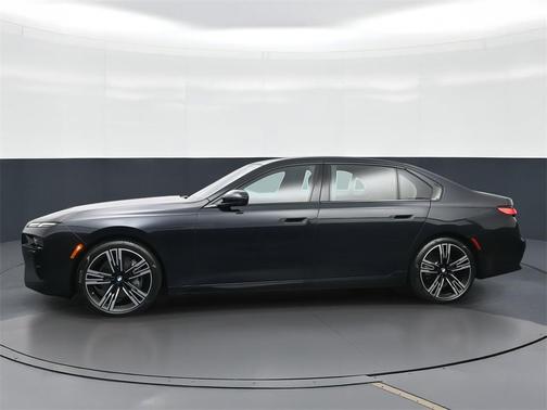 2025 BMW 740 i