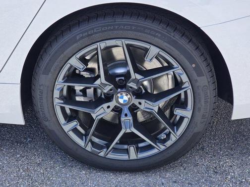 2025 BMW 330 i