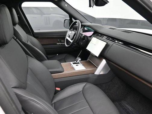 2025 Land Rover Range Rover P530 SE