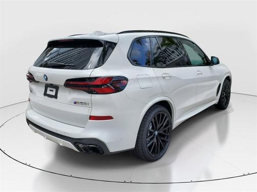 2025 BMW X5 M60i
