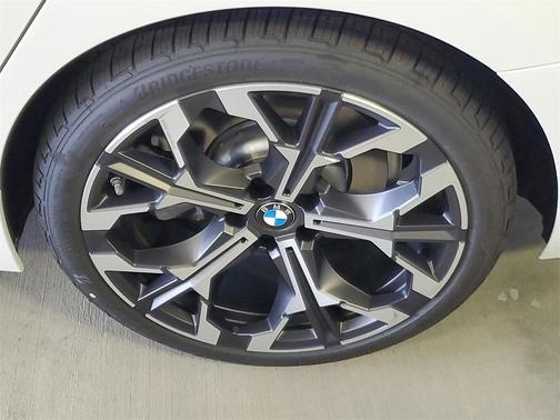 2025 BMW 330 i