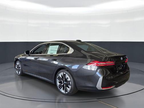 Dark Graphite Metallic 2026 BMW 530 i