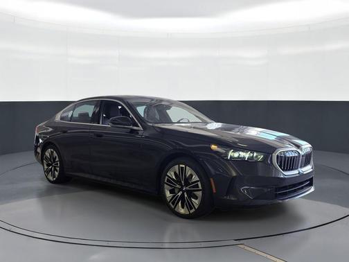 Dark Graphite Metallic 2026 BMW 530 i
